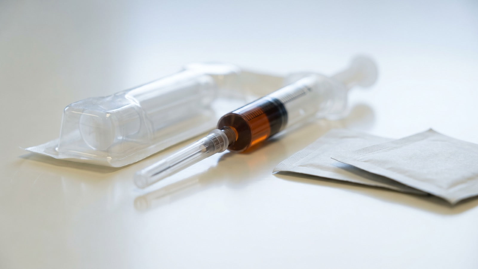 Best Mushroom Grow Kit for Beginners: Your Complete Spore Syringe Guide